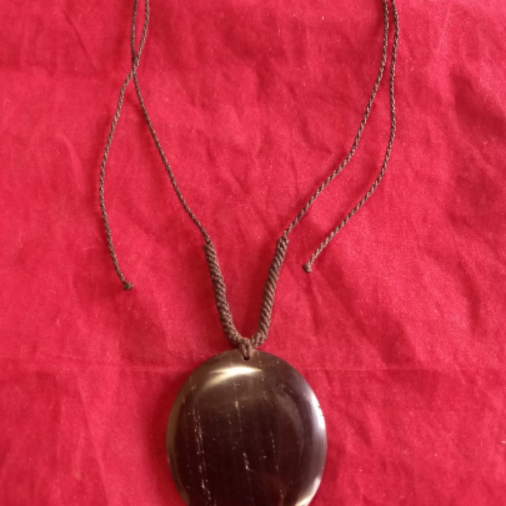 Peruvian necklace woven in macrame thread and natural stone onyx